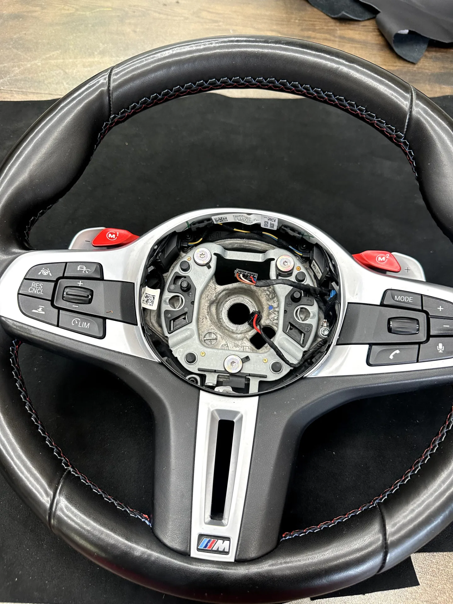 BMW M Paket Lenkrad neu beziehen AMMARO Atelier