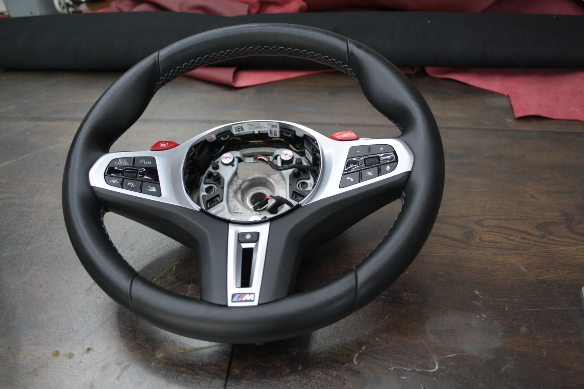 BMW M5 Competition Lenkrad neu beziehen AMMARO Atelier