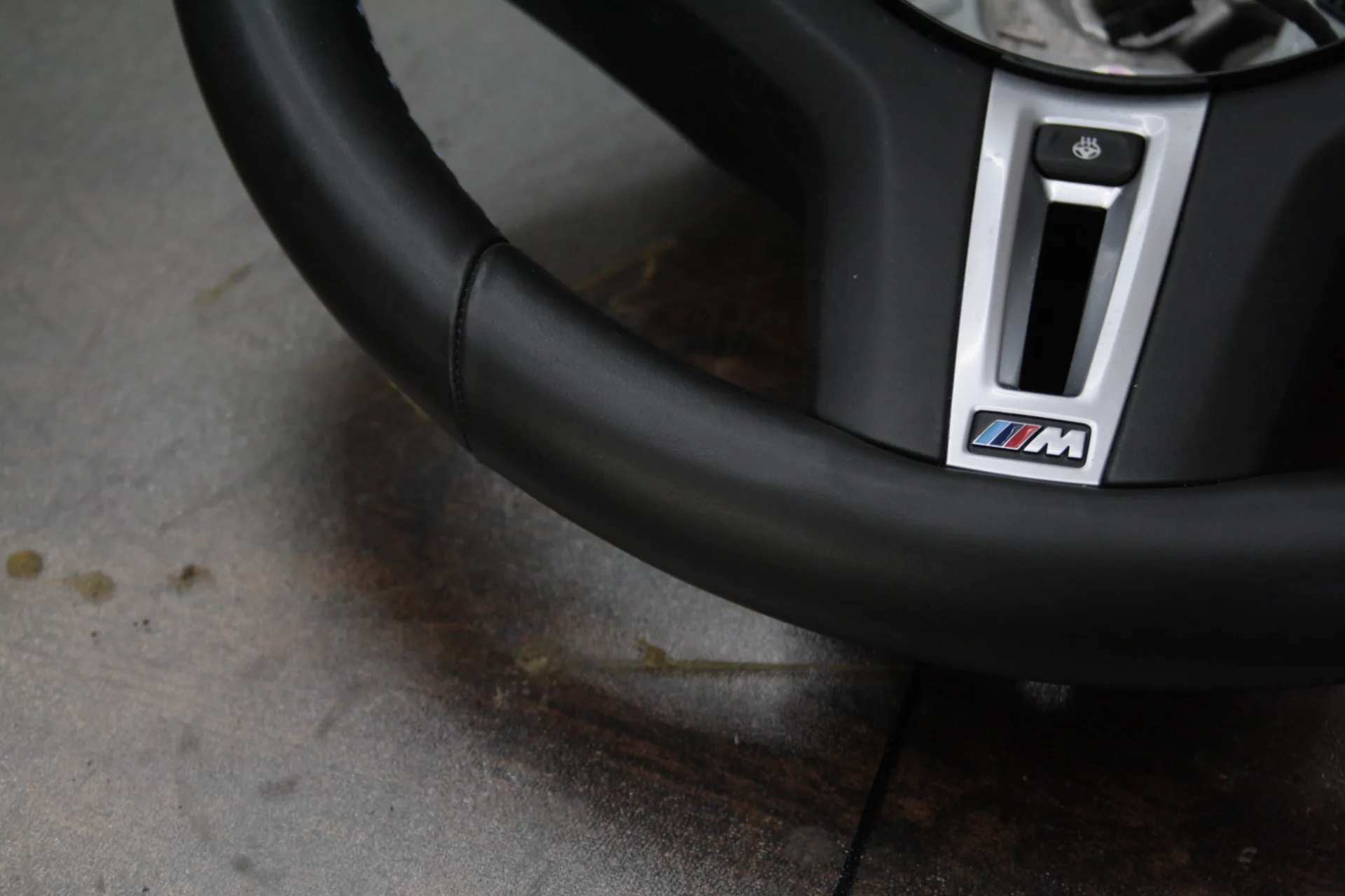 BMW M5 Competition Lenkrad neu beziehen AMMARO Atelier