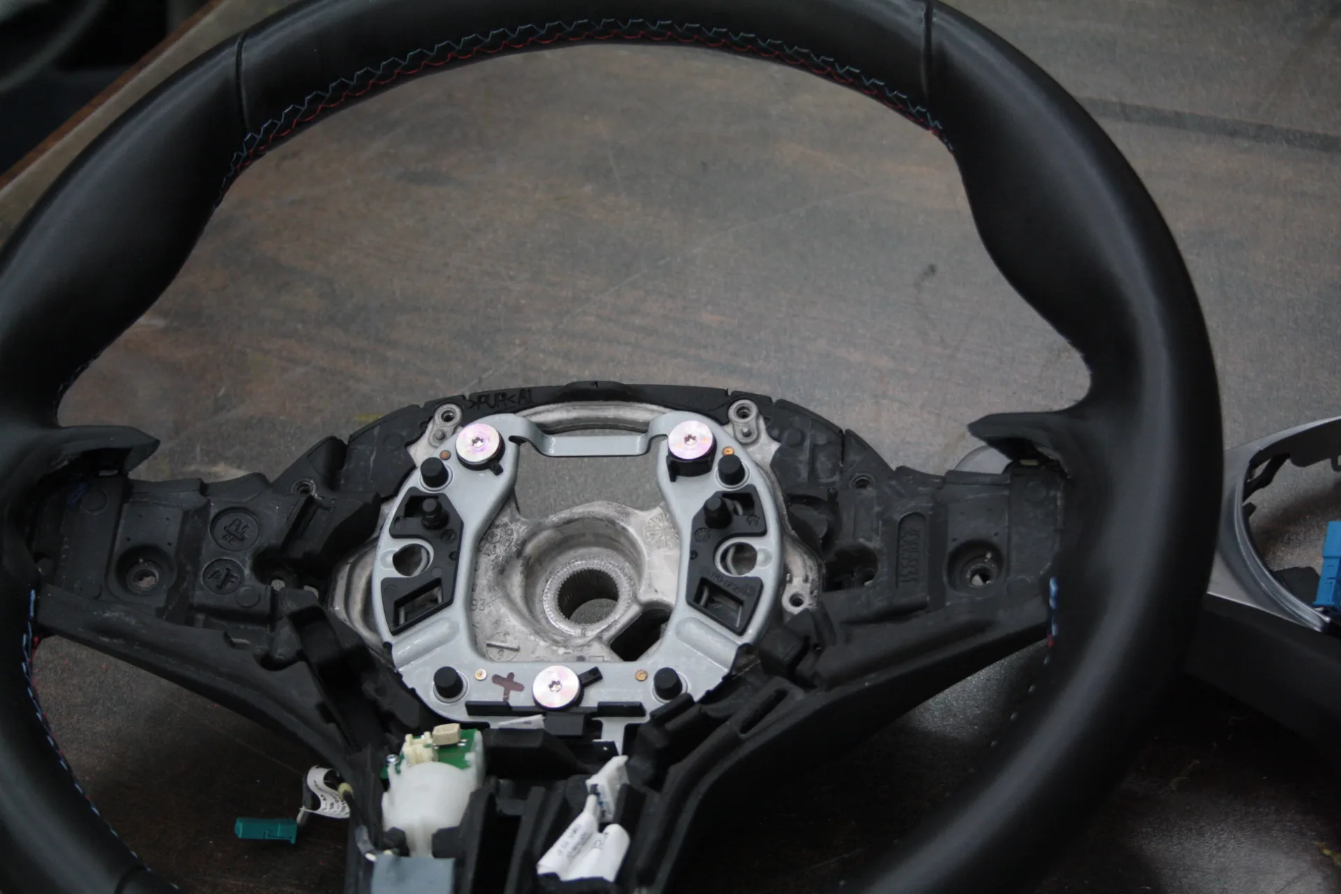 BMW M5 Competition Lenkrad neu beziehen AMMARO Atelier