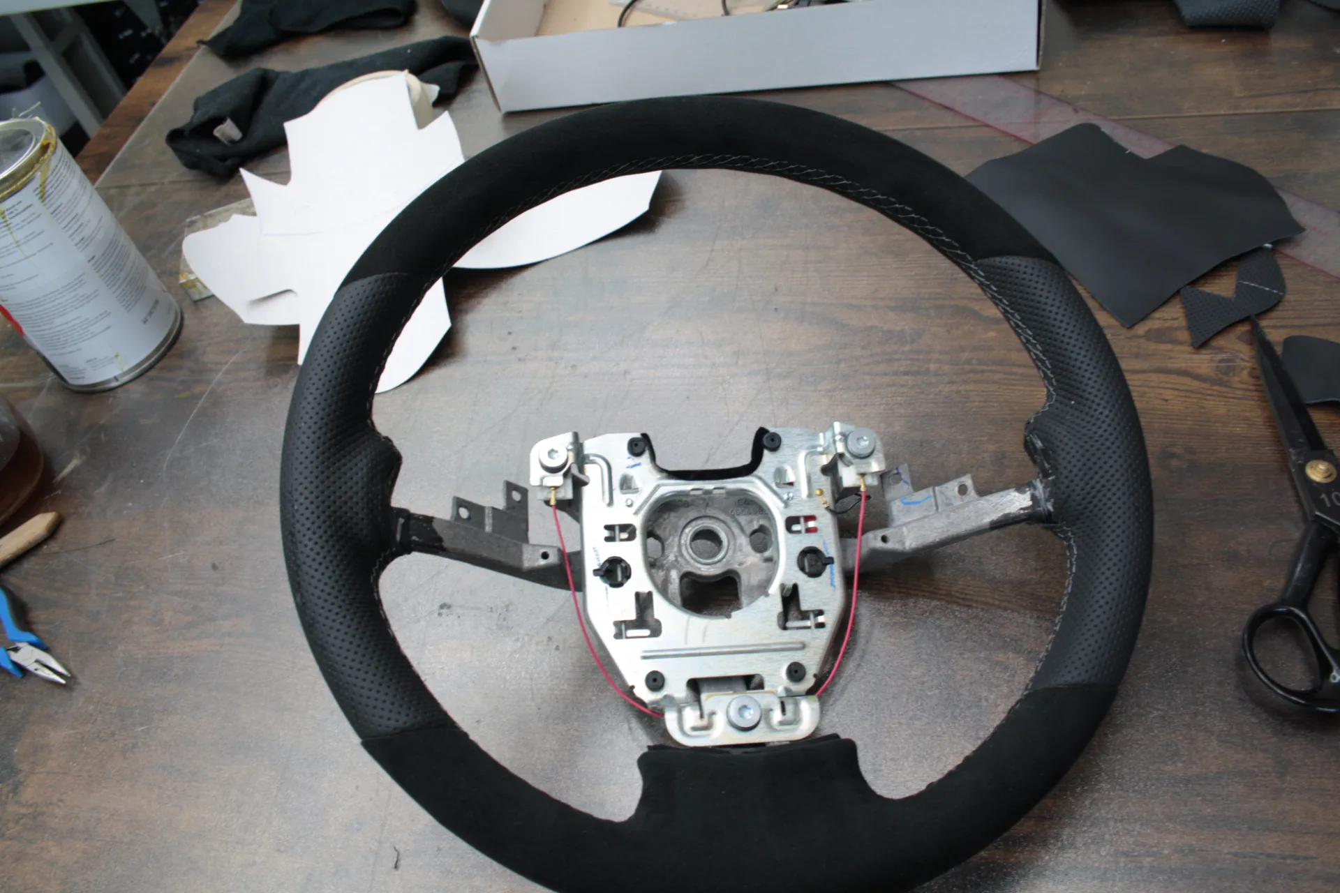 Chevrolet Corvette Lenkrad neu beziehen AMMARO Atelier