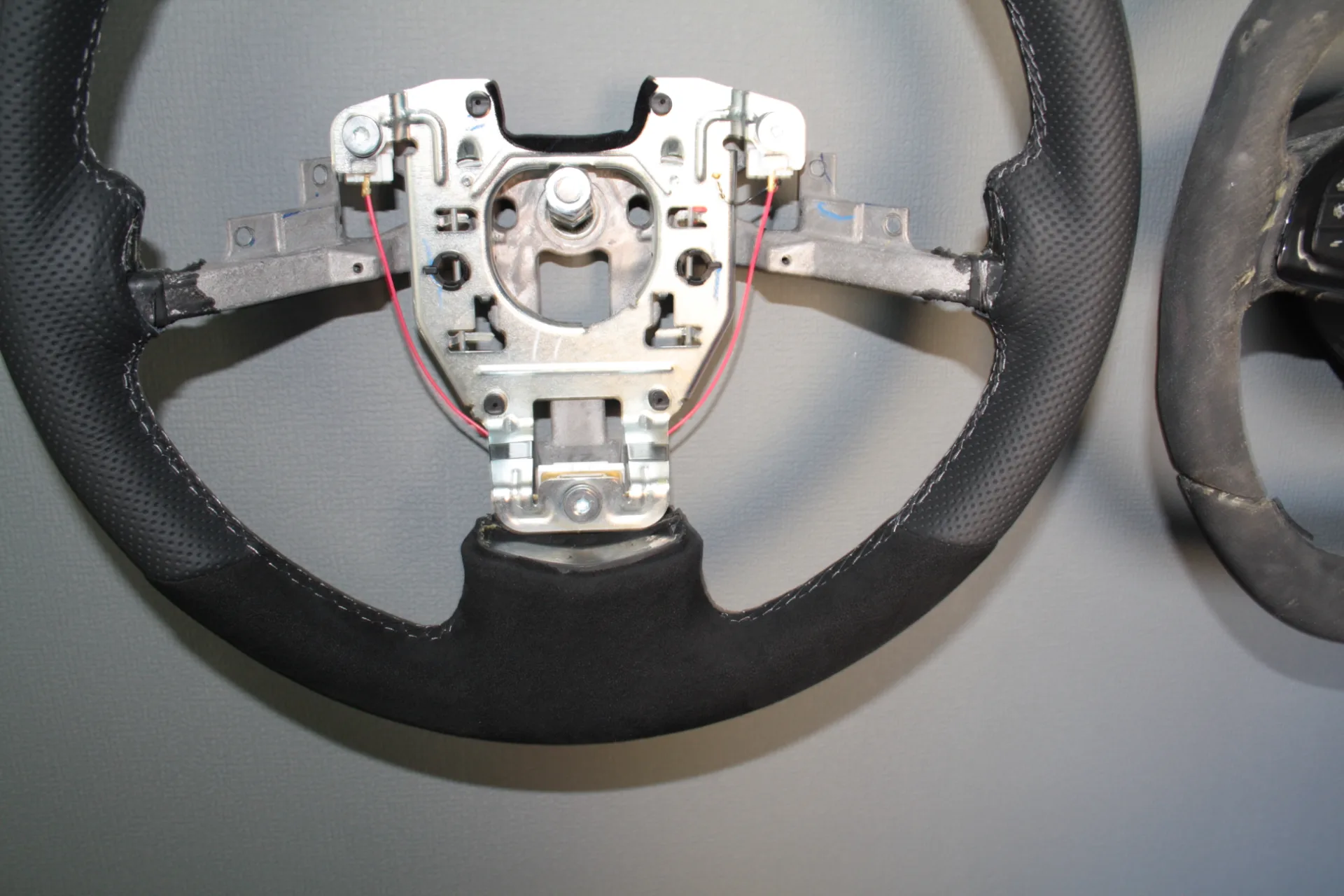 Chevrolet Corvette Lenkrad neu beziehen AMMARO Atelier