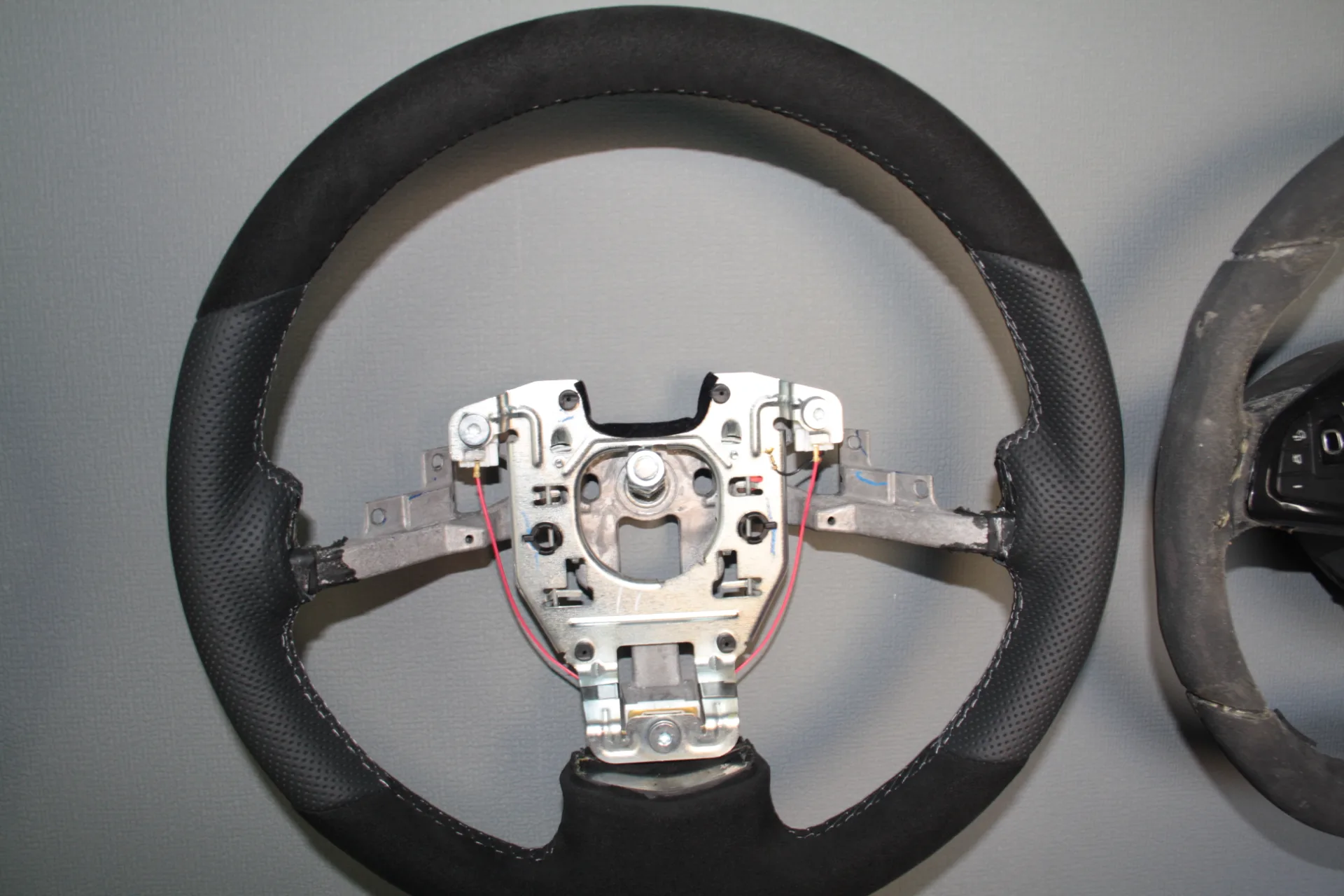 Chevrolet Corvette Lenkrad neu beziehen AMMARO Atelier