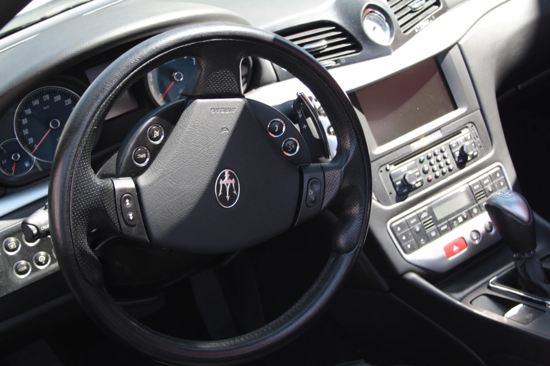 Maserati GranTurismo Lenkrad neu beziehen AMMARO Atelier