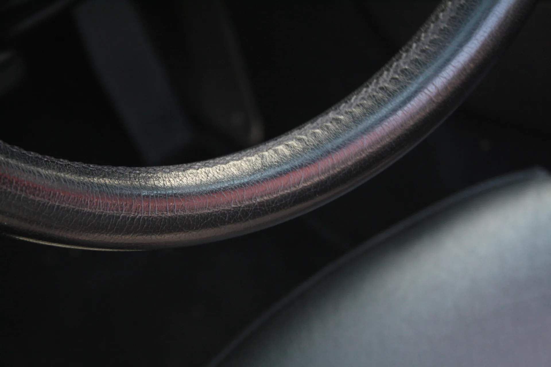 Maserati GranTurismo Lenkrad neu beziehen AMMARO Atelier