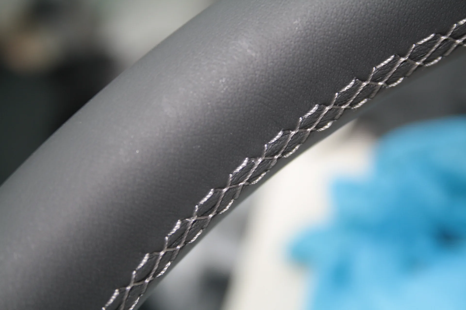 Maserati GranTurismo Lenkrad neu beziehen AMMARO Atelier