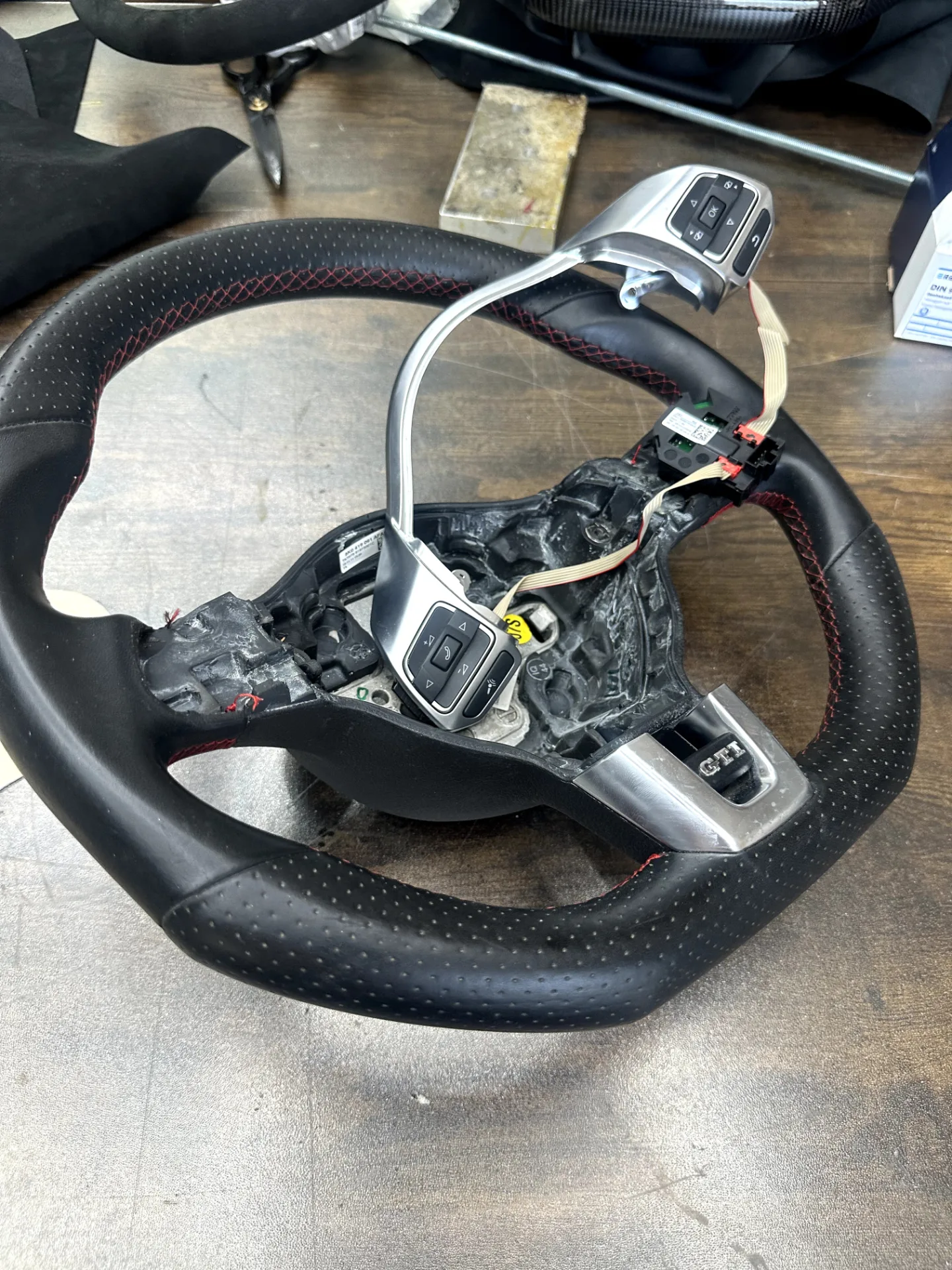 Volkswagen Golf Lenkrad neu beziehen AMMARO Atelier